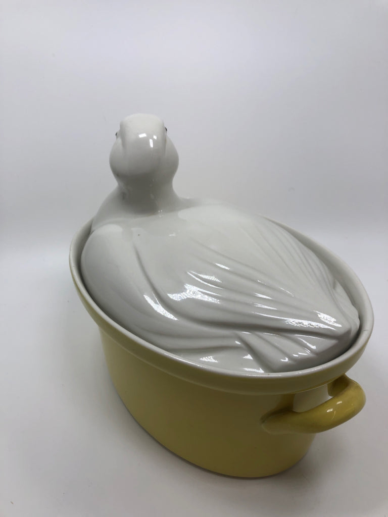 VTG CARBONE YELLOW DUCK CASSEROLE DISH.