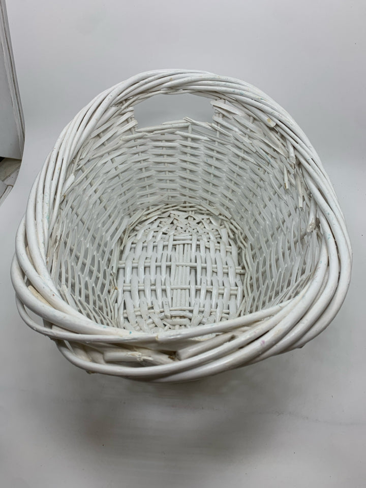 WHITE WOVEN BASKET.