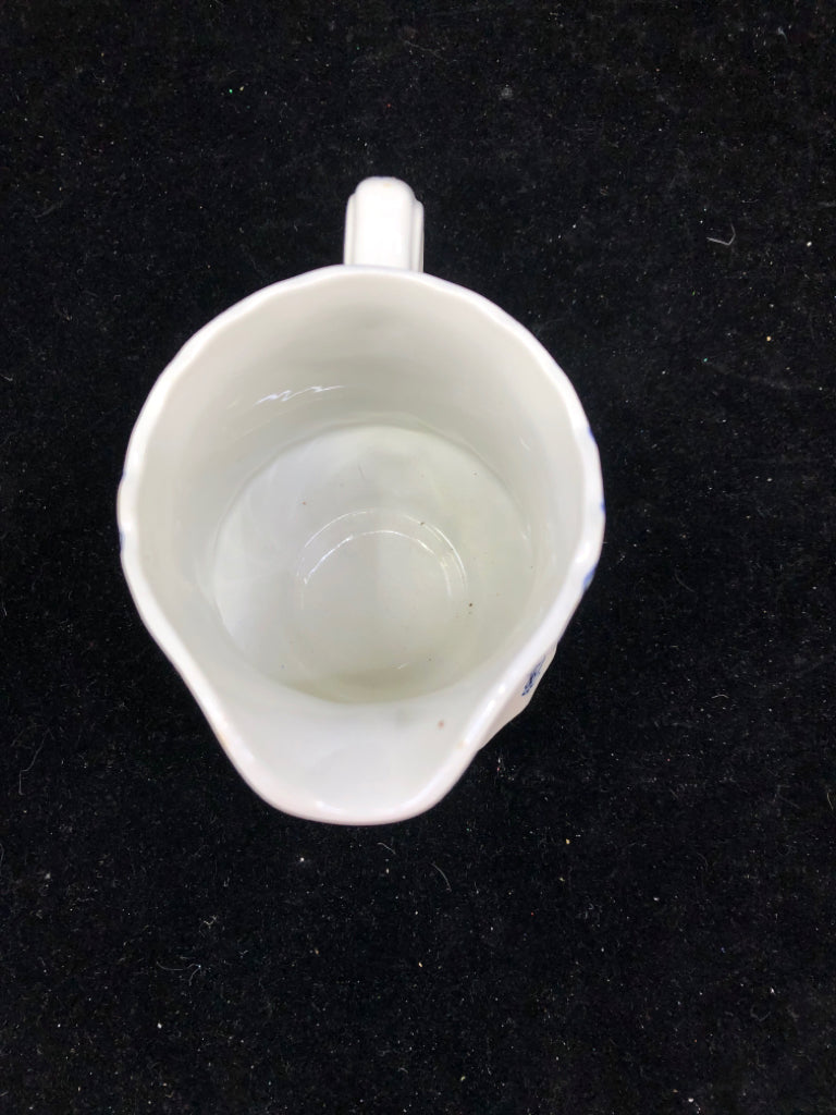 VTG BLUE/ WHITE VIDALLIA ONION PATTERN CREAMER.