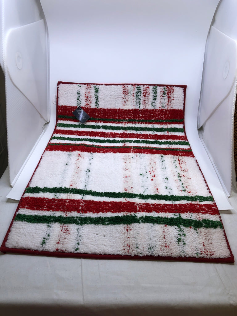 RED AND GREEN BATH MAT.