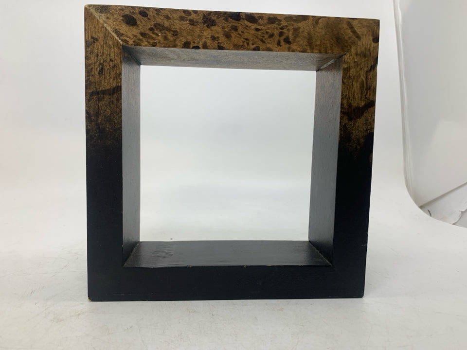 SQUARE TEA LIGHT HOLDER.