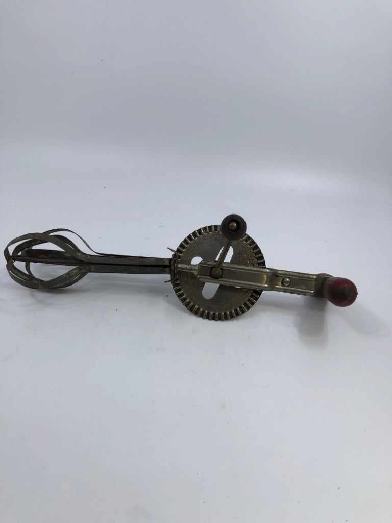 VTG MANUAL EGG BEATER W/RED WOODEN HANDLES.