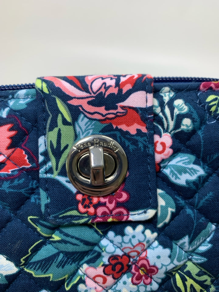 Vera Bradley RFID Turnlock Wallet in Rose Toile- New With Tags