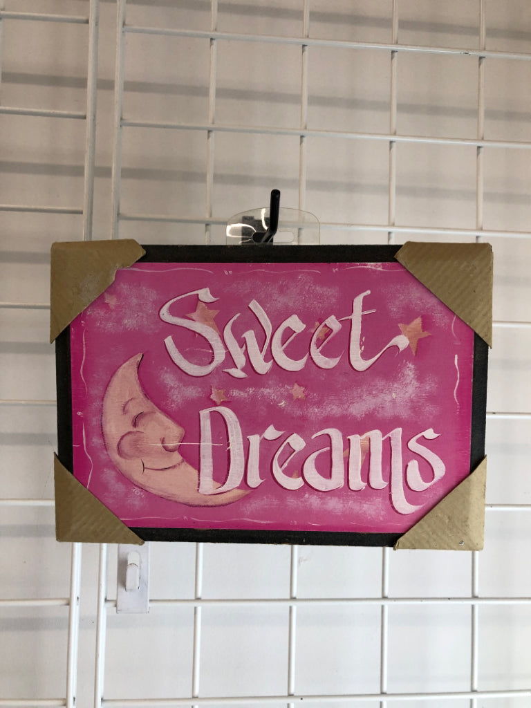NIP PINK "SWEET DREAMS" WALL-HANGING.