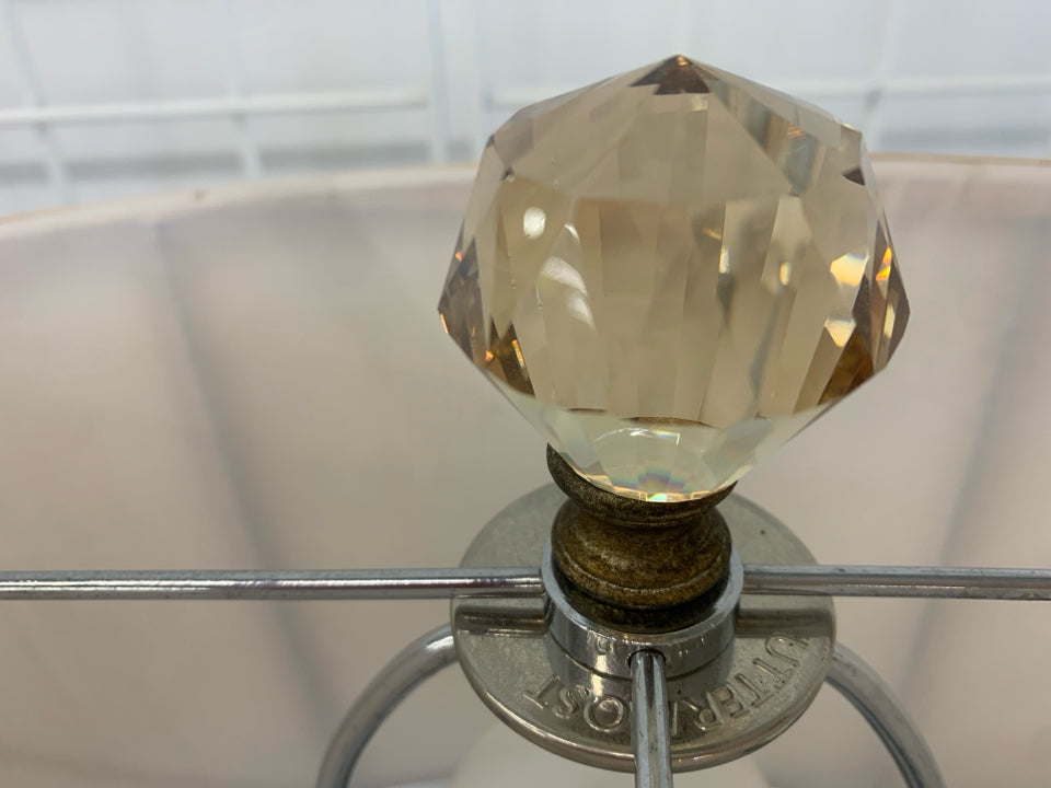 GOLD BASE LAMP W/CRYSTAL LEAVES AND CREAM SHADE.