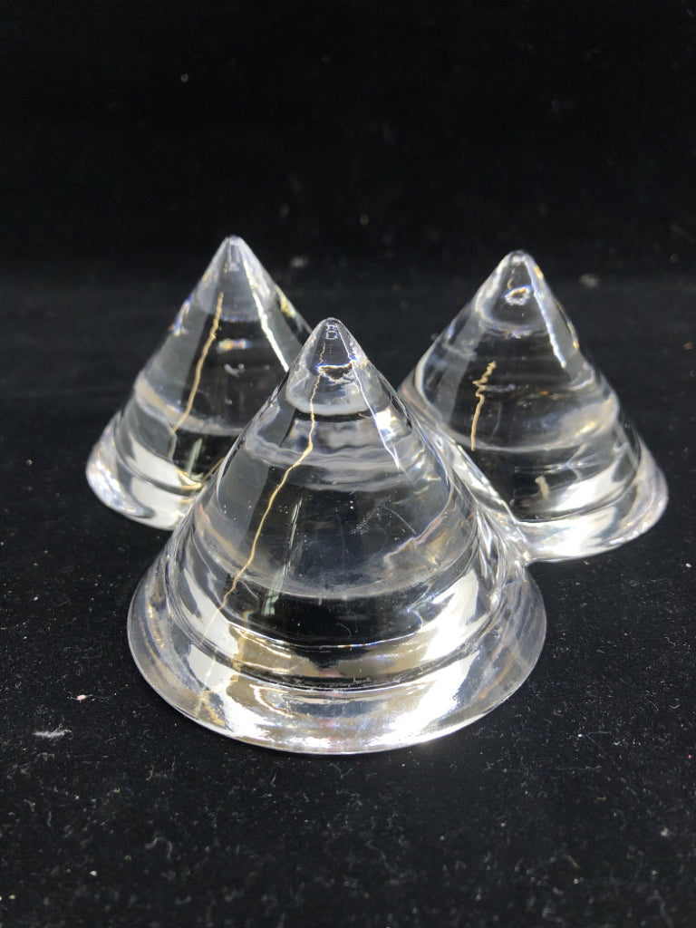 3 PROGNED TEALIGHT HOLDER.