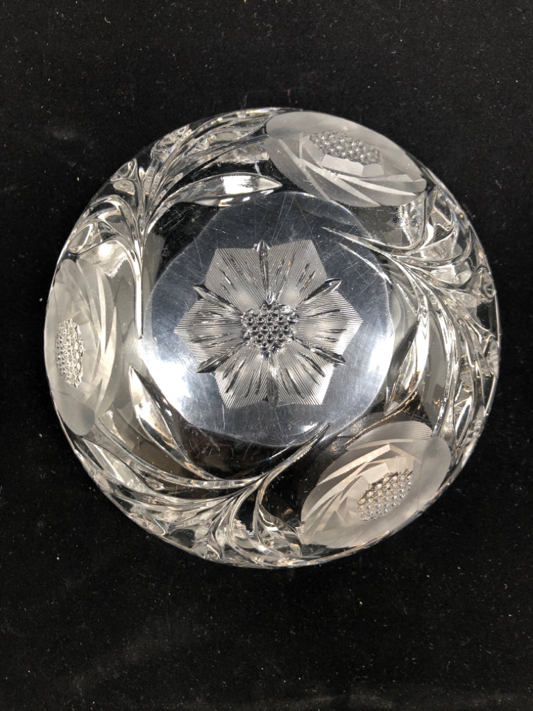 HEAVY GLASS/CRYSTAL FLORAL ETCHED BOWL.
