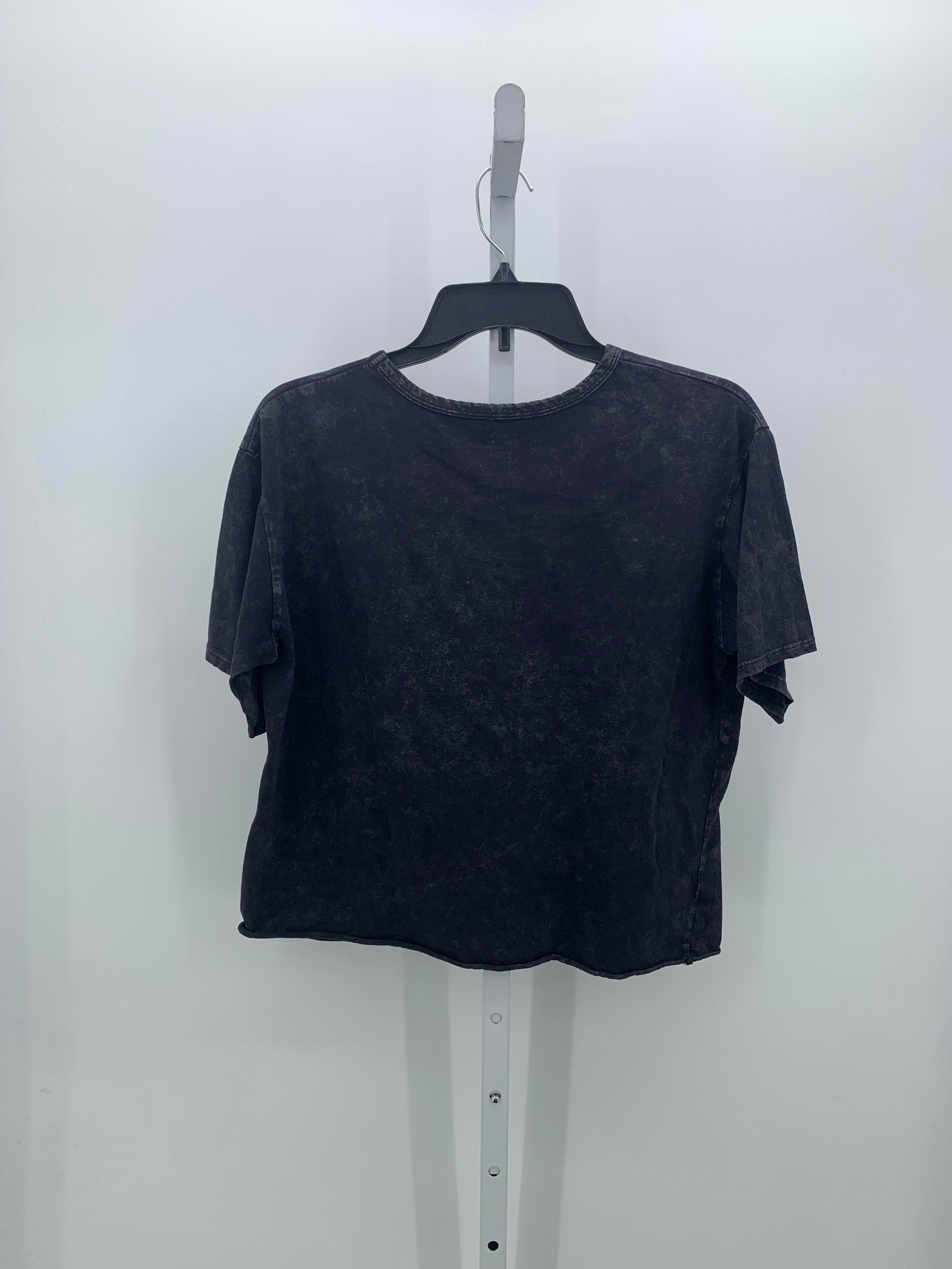 Size Medium Juniors Short Sleeve Shirt