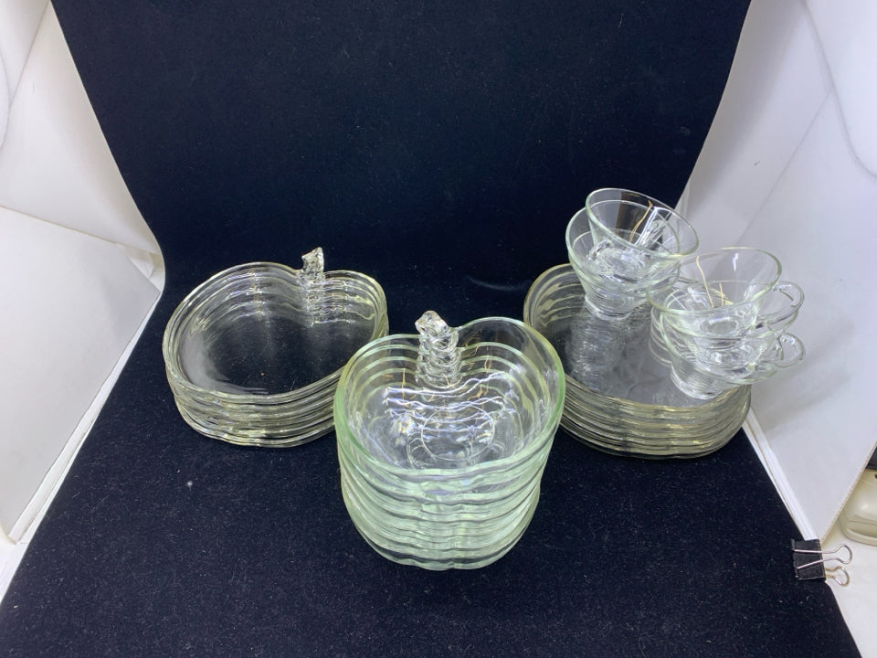 24 PC SVC 6 CLEAR GLASS APPLE PLATES/SNACK PLATES/BOWLS.