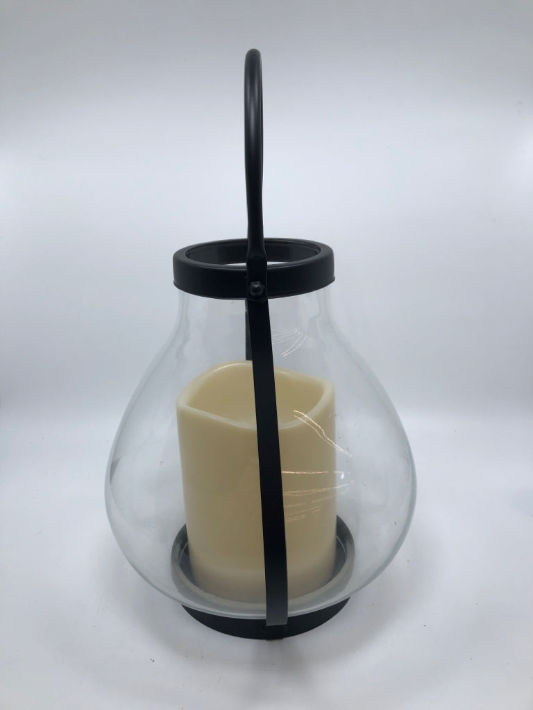 GLASS AND BLACK METAL HURRICANE LANTERN W/LED CANDLE.