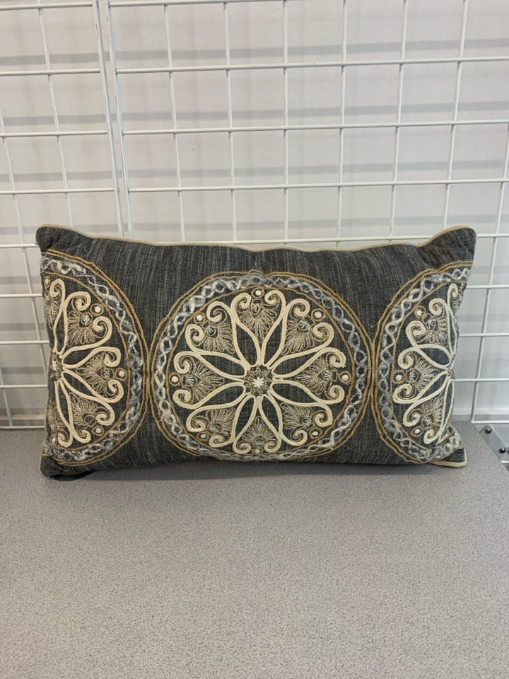 GRAY MANDALA PILLOW.