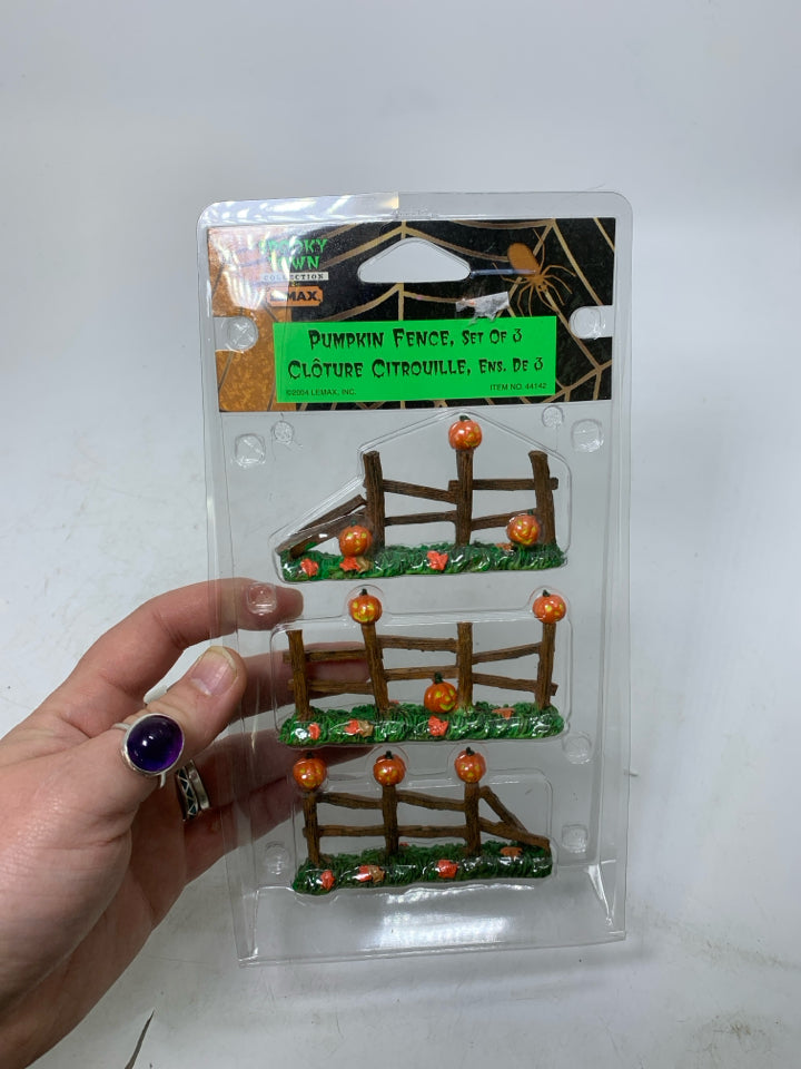 NIP VTG LEMAX SPOOKY TOWN SET OF 3 PUMPKIN FENCES.