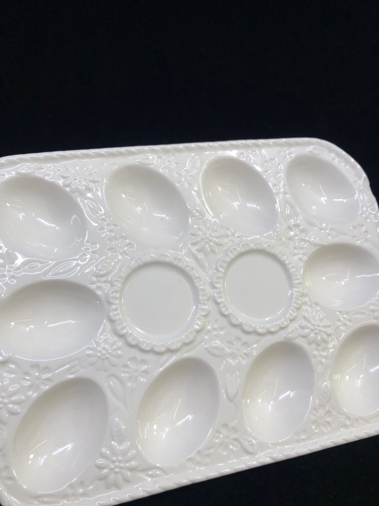 10 SLOT DEVILED EGG PLATTER W/BLUE S&P ROOSTERS.