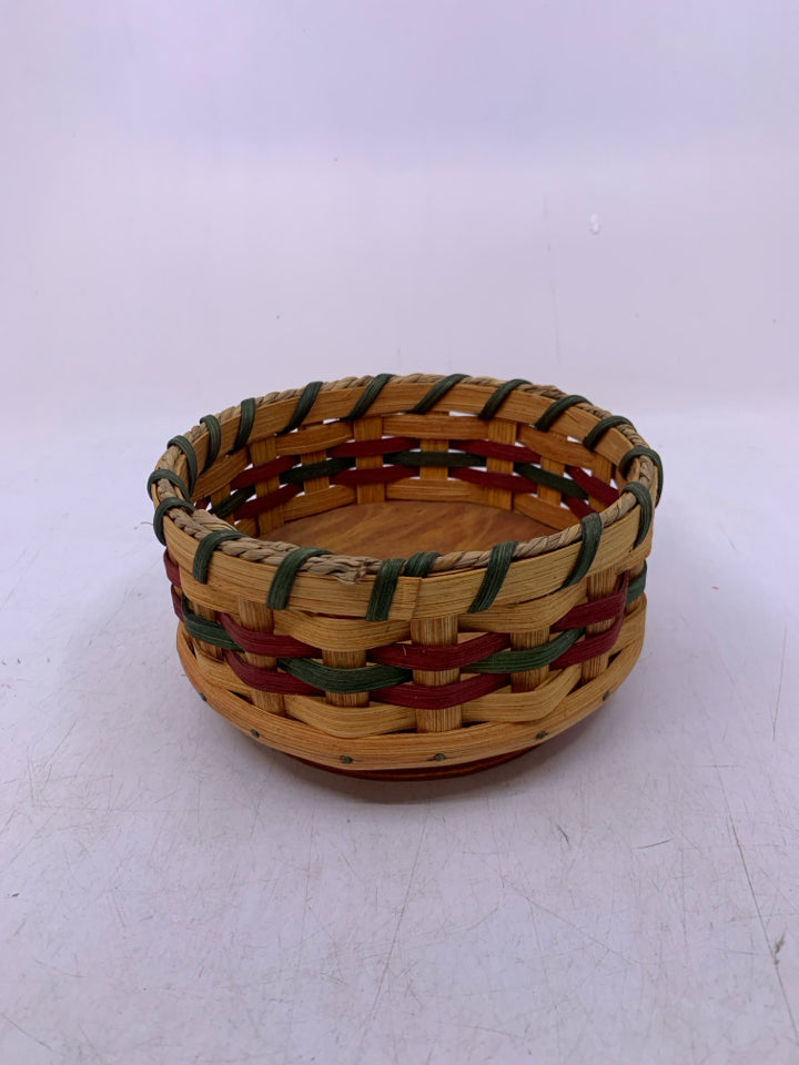 SMALL RED GREEN WOVEN LAZY SUSAN BASKET.