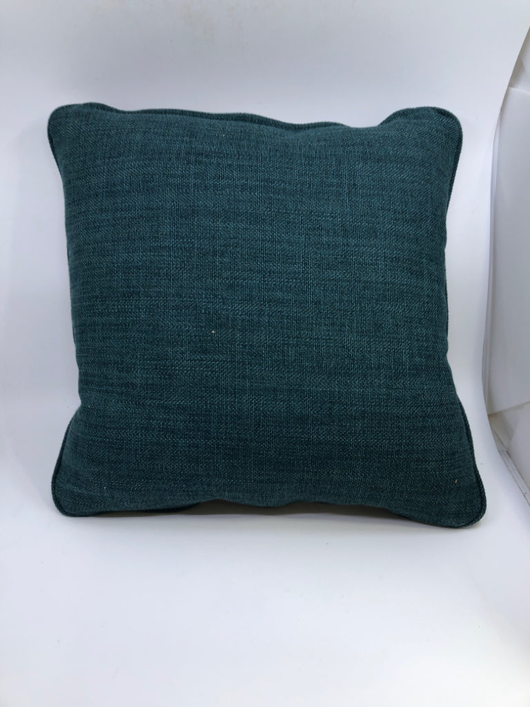 BLUE & WHITE PILLOW W/ABSTRACT LINE DESIGN.