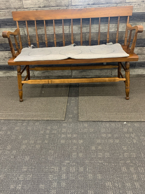 SOLID WOOD BENCH W/ GREEN/WHITE CHECKERED W/ HEARTS CUSHION.