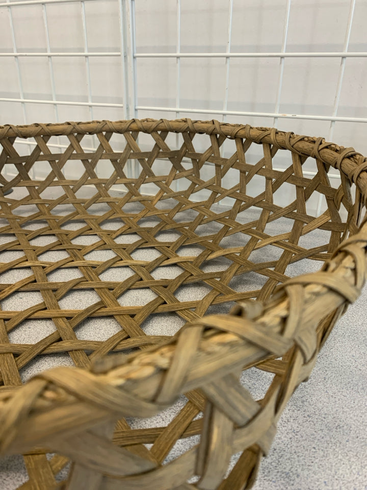 HEXAGON WEAVE SHALLOW BASKET.