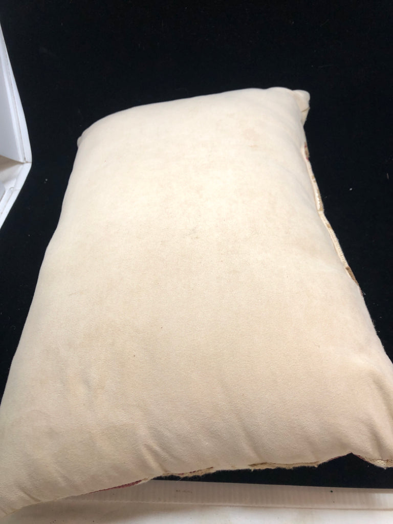 BROWN LEAF PILLOW.
