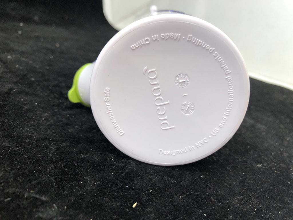 WHITE PLASTIC HERB SAVER.