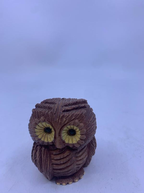 SMALL RESIN OWL.