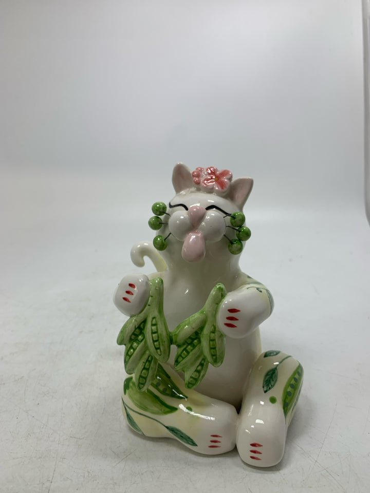 VTG CERAMIC CAT HOLDING PEAS ANNACO CREATIONS 2002.