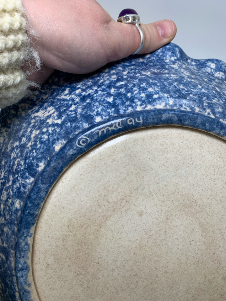 VTG BLUE SPONGE RUFFLED EDGE PIE PLATE.