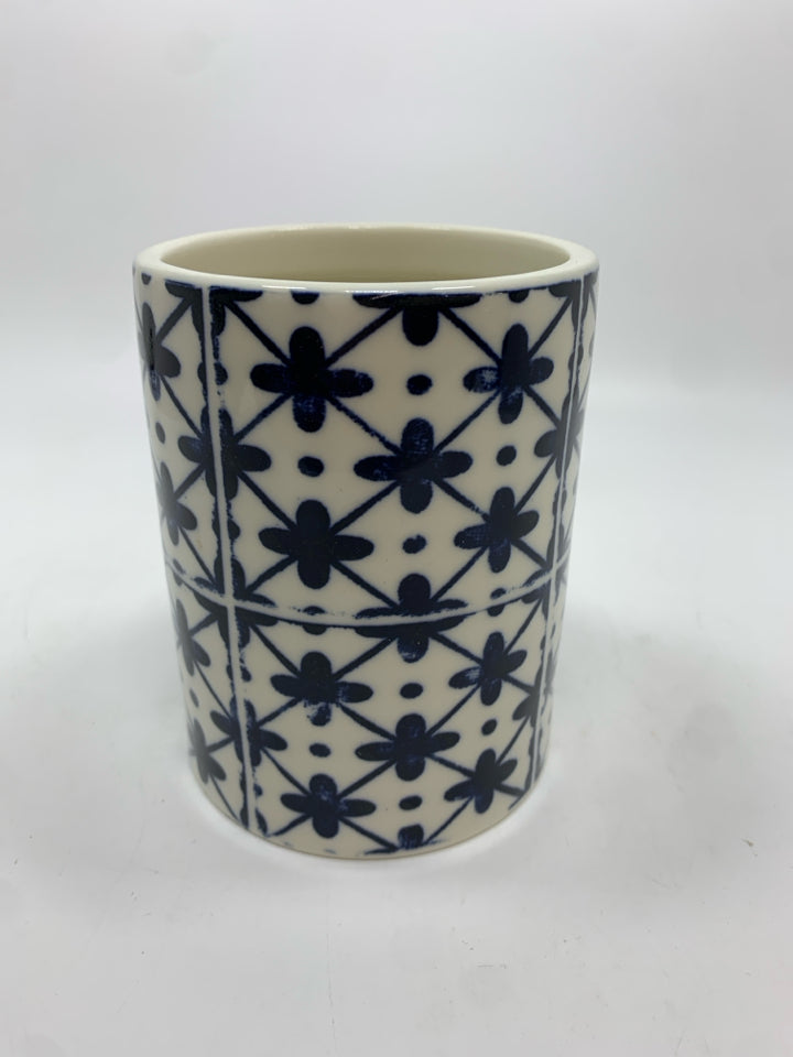 AMERICAN ATELIER STONEWARE BLUE/WHITE VASE.