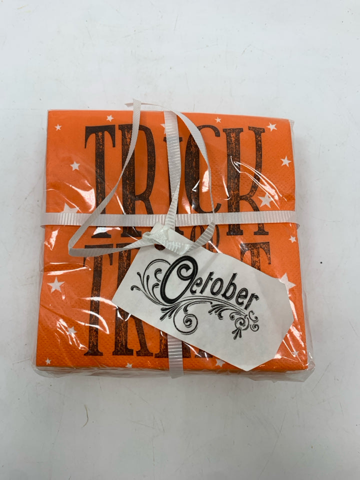 ORANGE BEVERAGE NAPKINS "TRICK OR TREAT".