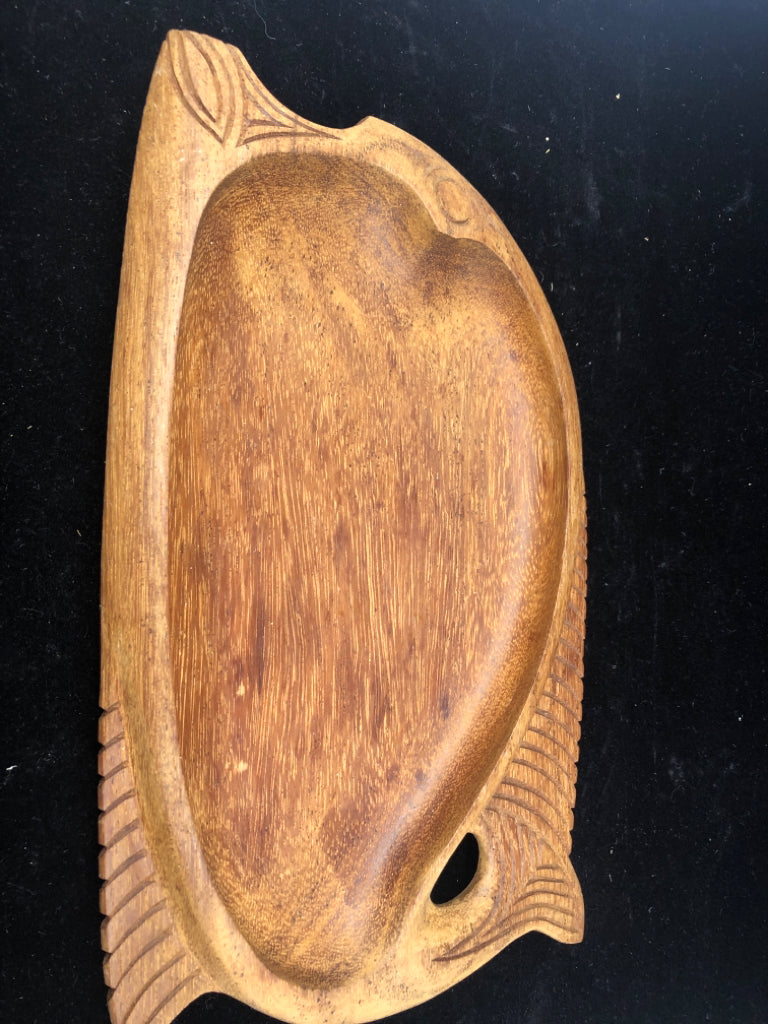 WOOD CARVED FISH BOWL.