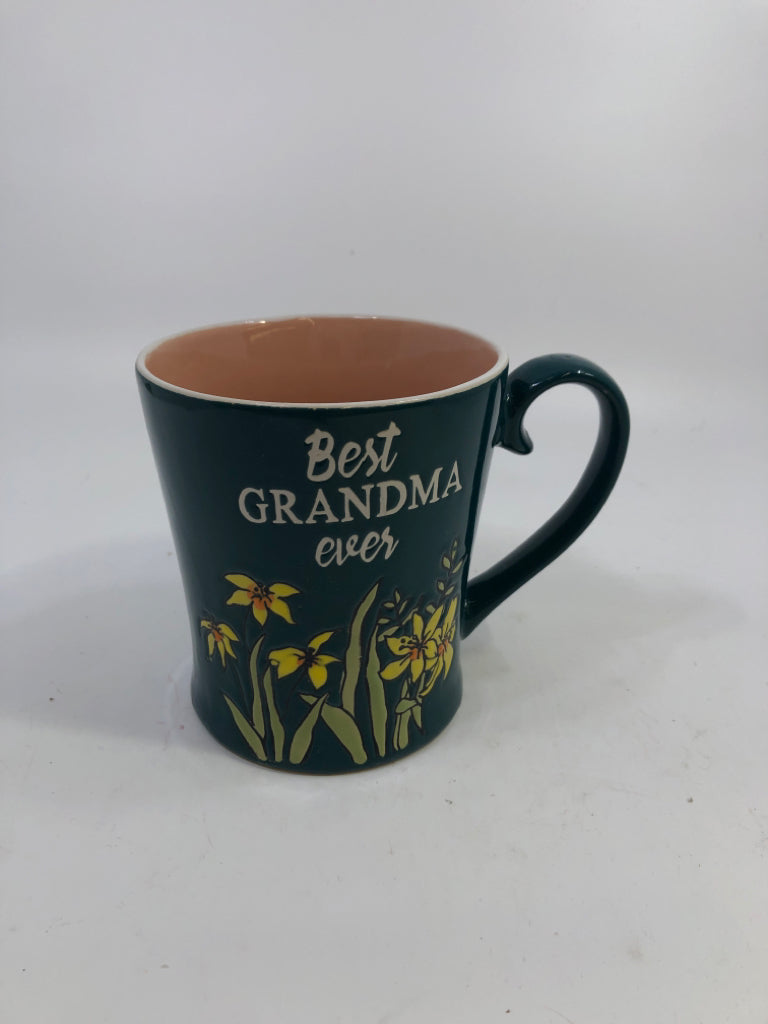 "BEST GRANDMA EVER" MUG.