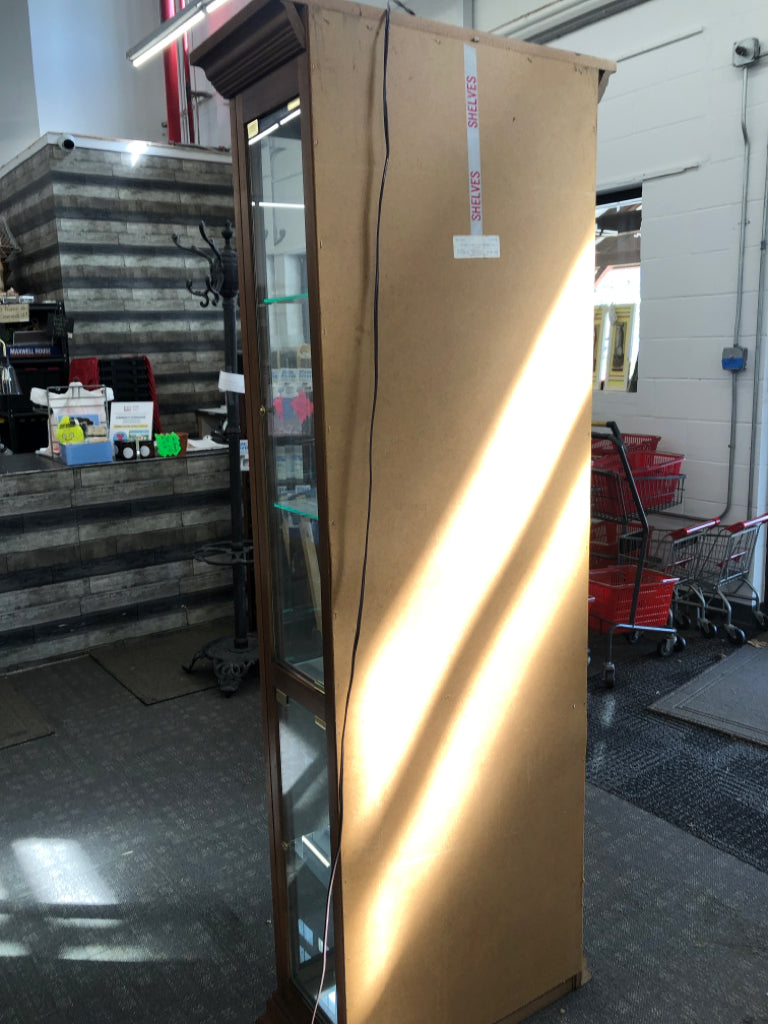5 SHELF WOOD LIGHT CURIO CABINET.