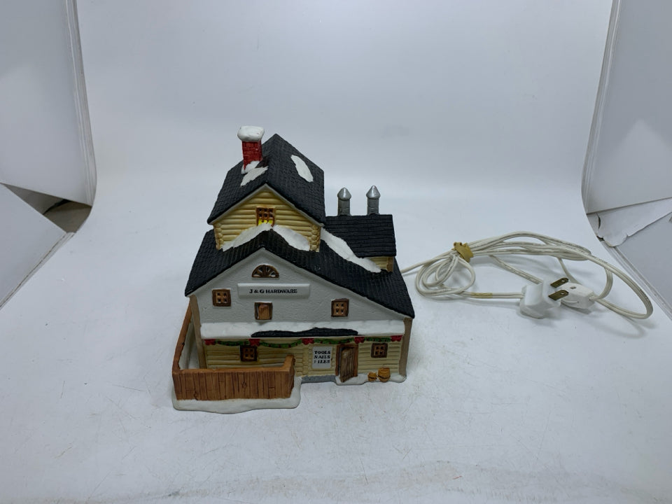 LEMAX DICKENSVALE J&G HARDWARE STORE PORCELAIN LIGHTED VILLAGE.
