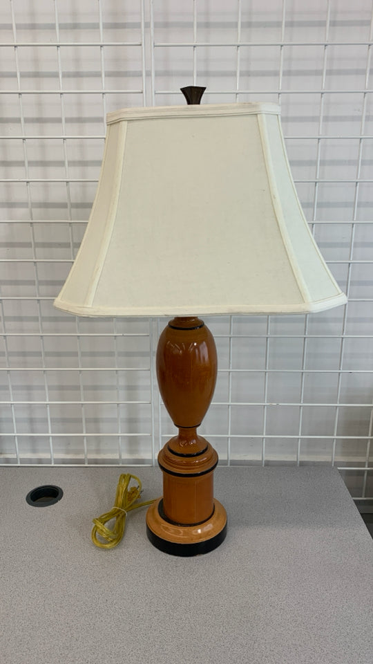 WOODEN TABLE LAMP W/CREAM SHADE.