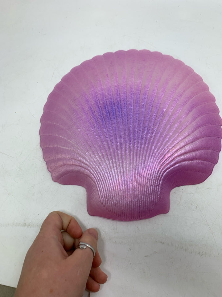 IRIDESCENT GLASS SHELL SHAPED PLATE.