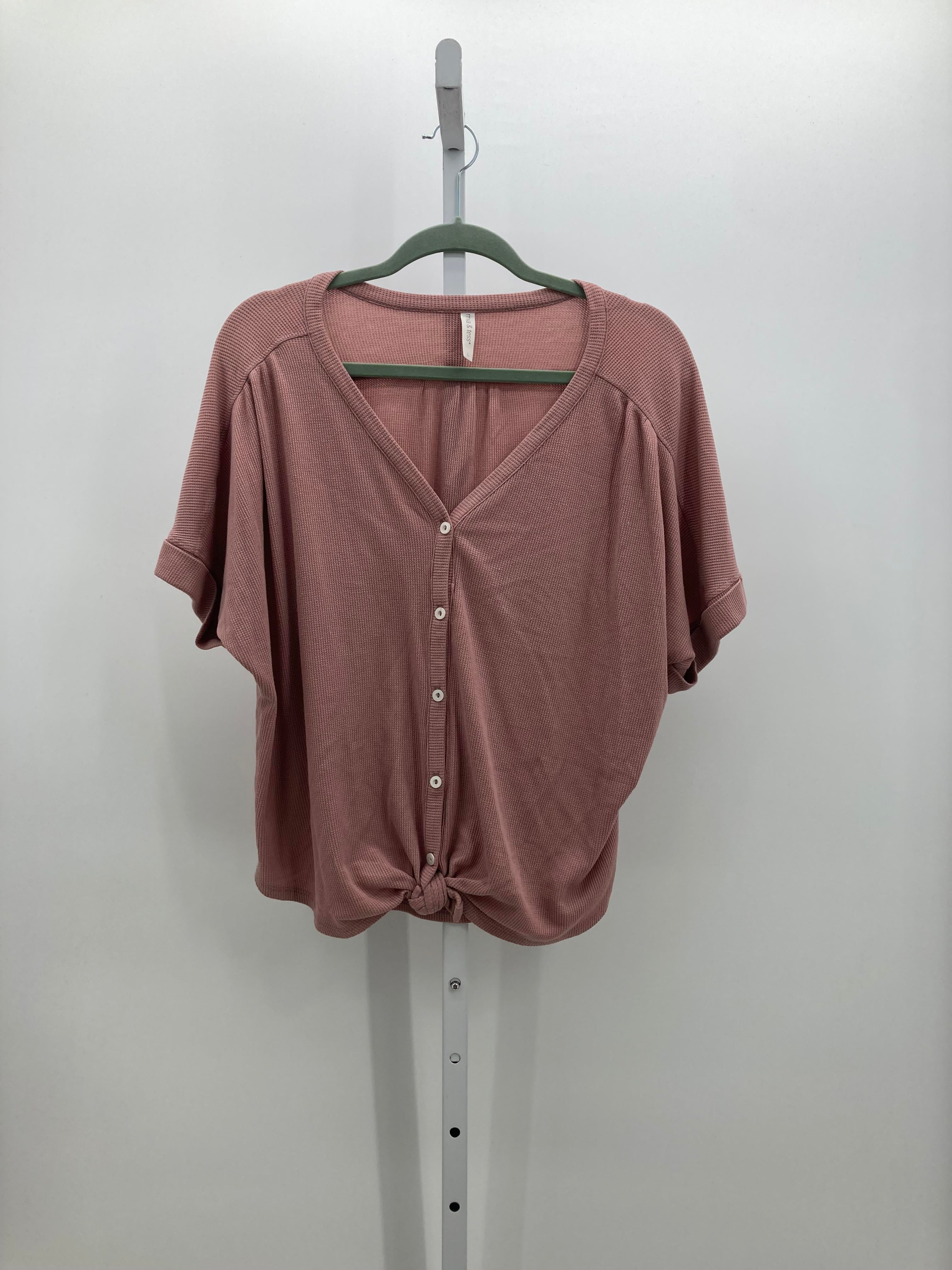 Mia & Tess Size Large Misses Short Sleeve Shirt