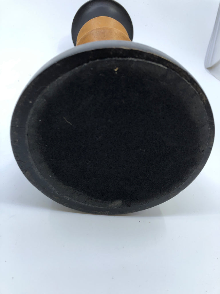 BLACK AND TAN PILAR CANDLE HOLDER.