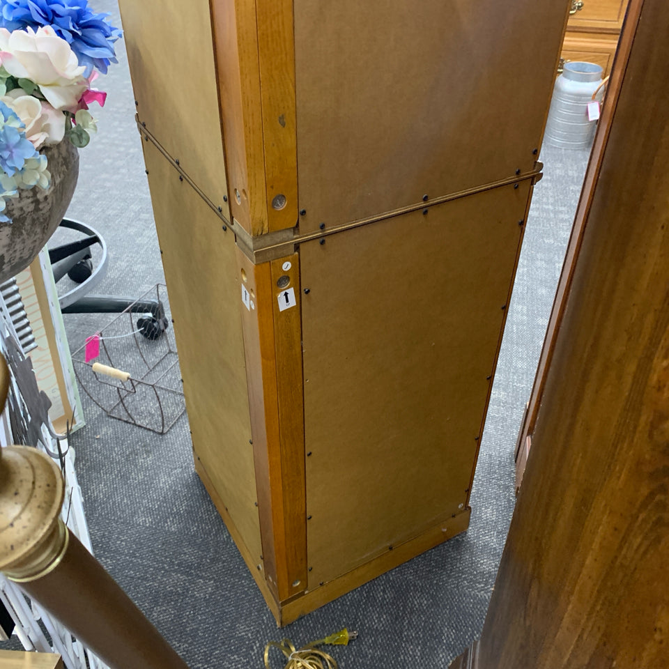 2-SECTION WOODEN CORNER CURIO CABINET W/LIGHT.