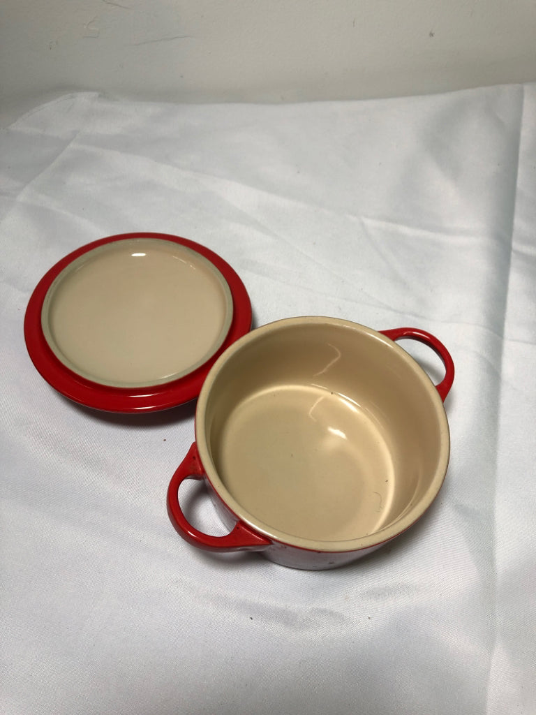RED LE CREUSET BAKER W HANDLES.