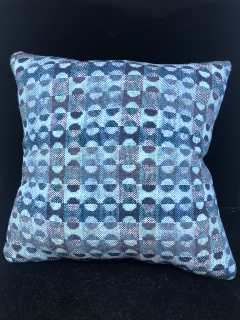 BLUE PURPLE CIRCLE PATTERN PILLOW.