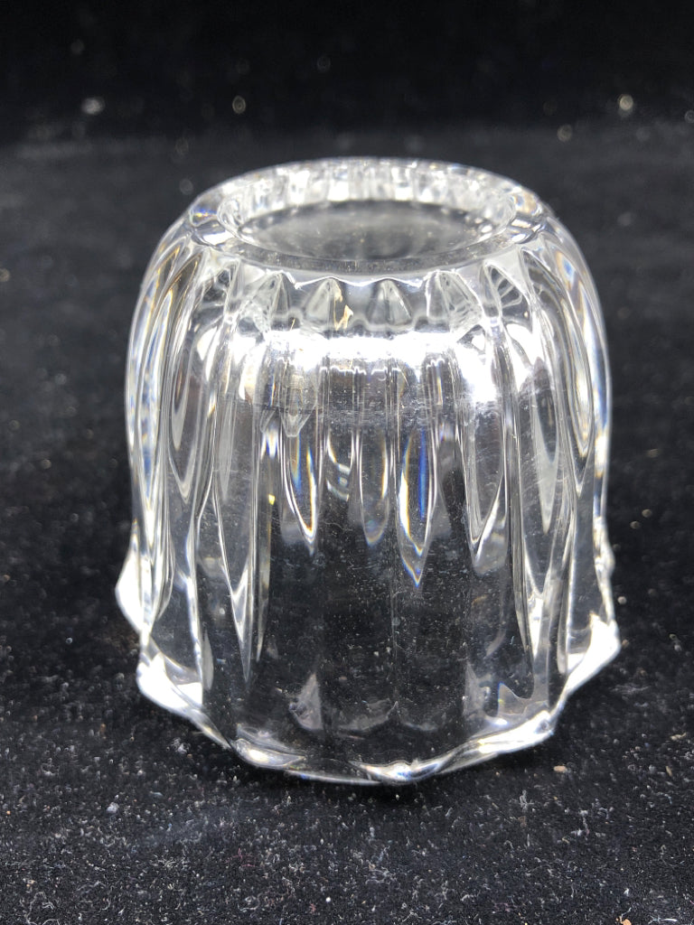 SMALL RIBBED GLASS TEALIGHT HOLDER.