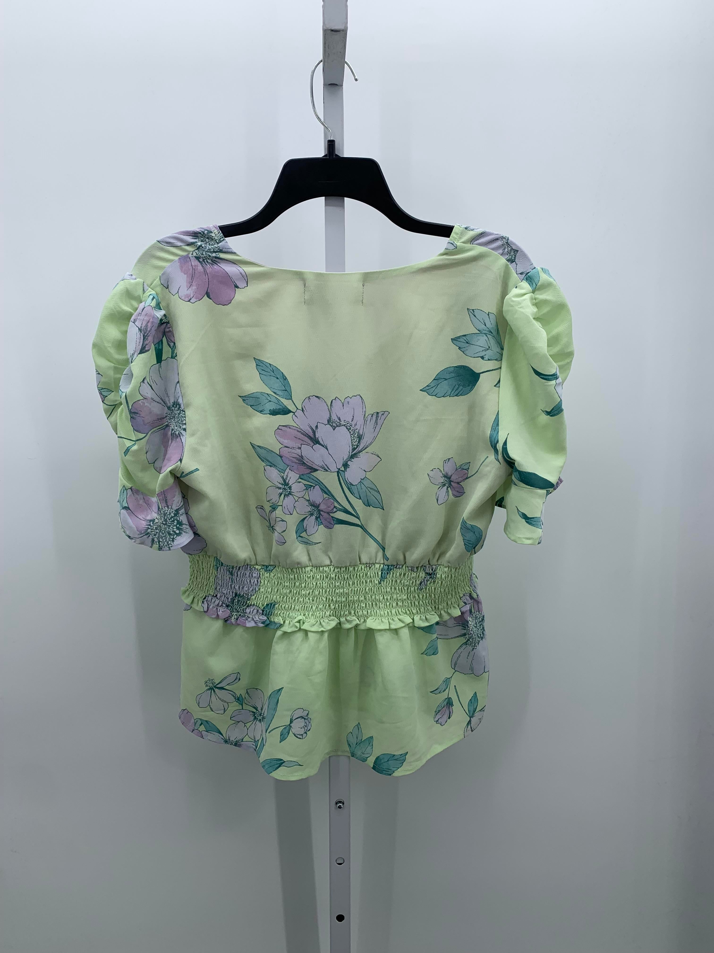 Size Large Juniors Short Sleeve Shirt