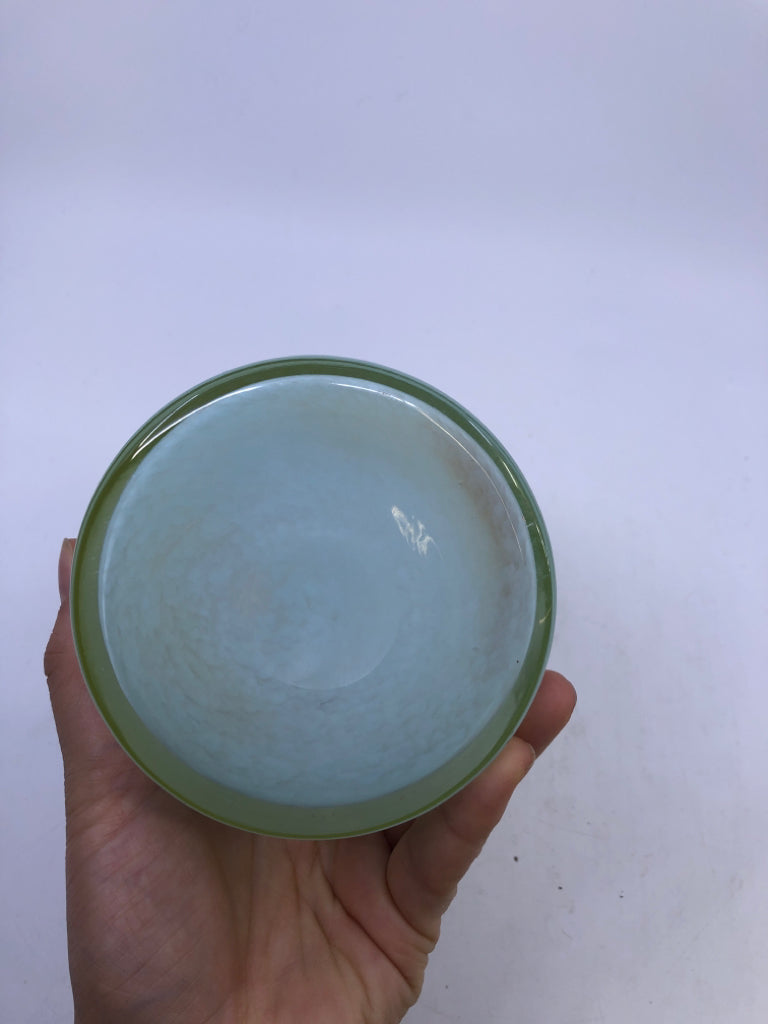 BLUE BLOWN GLASS NARROW NECK VASE.