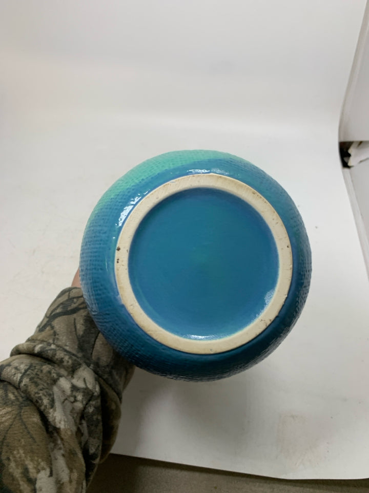 CERAMIC TEXTURED COLORFUL BLOCK BLUES VASE.
