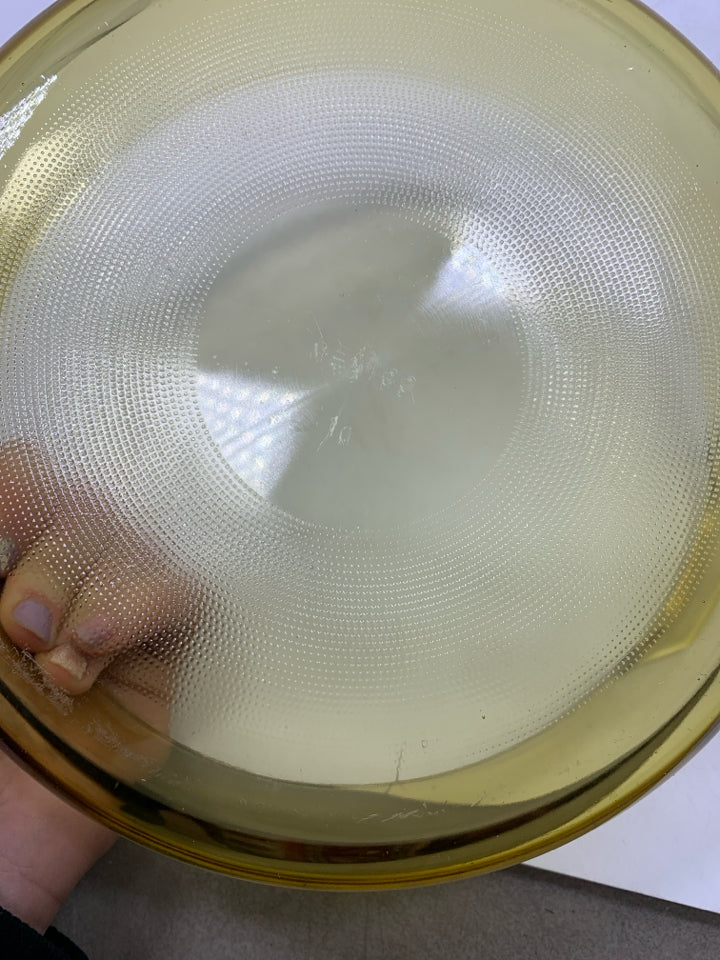 VTG DYNAWARE YELLOW GLASS CIRCLE BAKING DISH W/ HANDLES.
