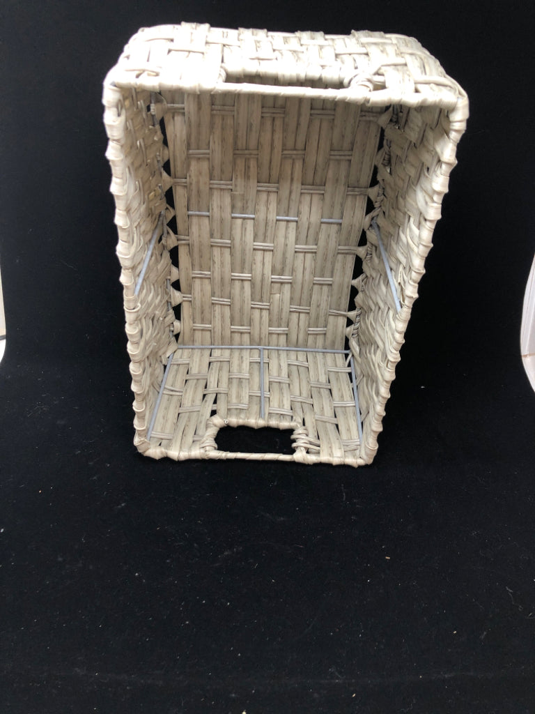 MULTI-WEAVE GRAY BASKET.