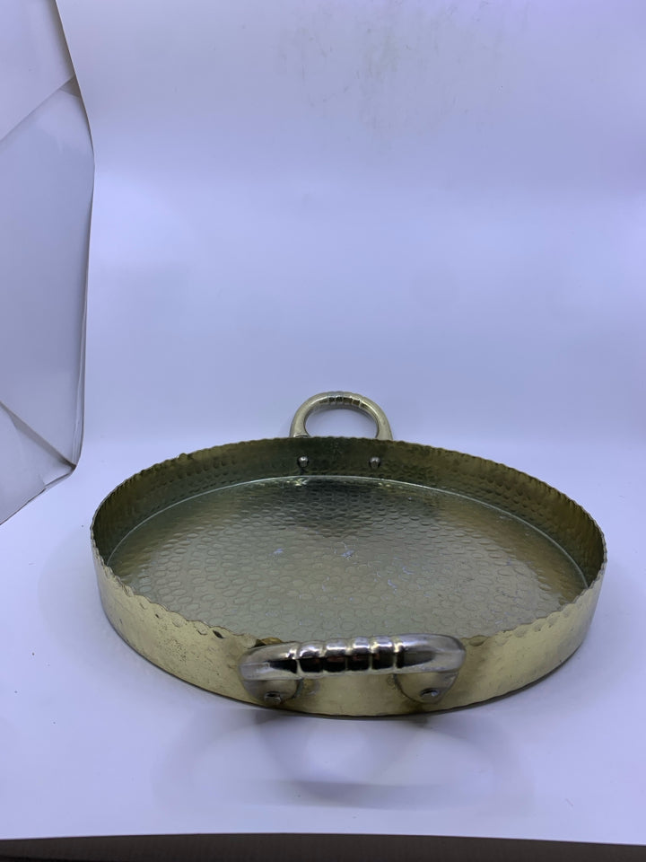 GOLD ROUND HAMMERED METAL TRAY W HANDLES.
