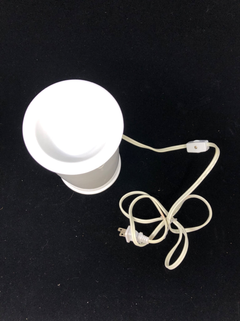 WHITE CERAMIC PILLAR WAX WARMER.