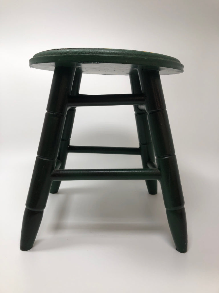 PATTYS IRISH PUB DECORATIVE STOOL.