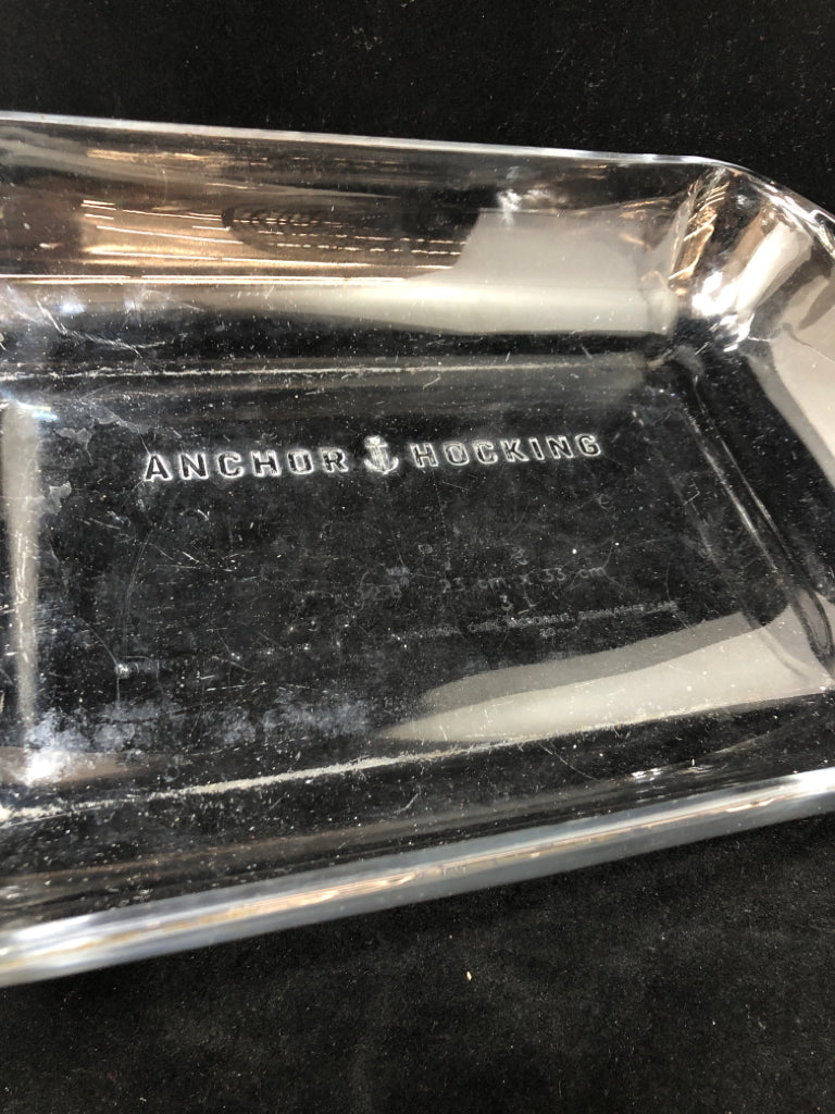 CLEAR GLASS BAKING DISH.