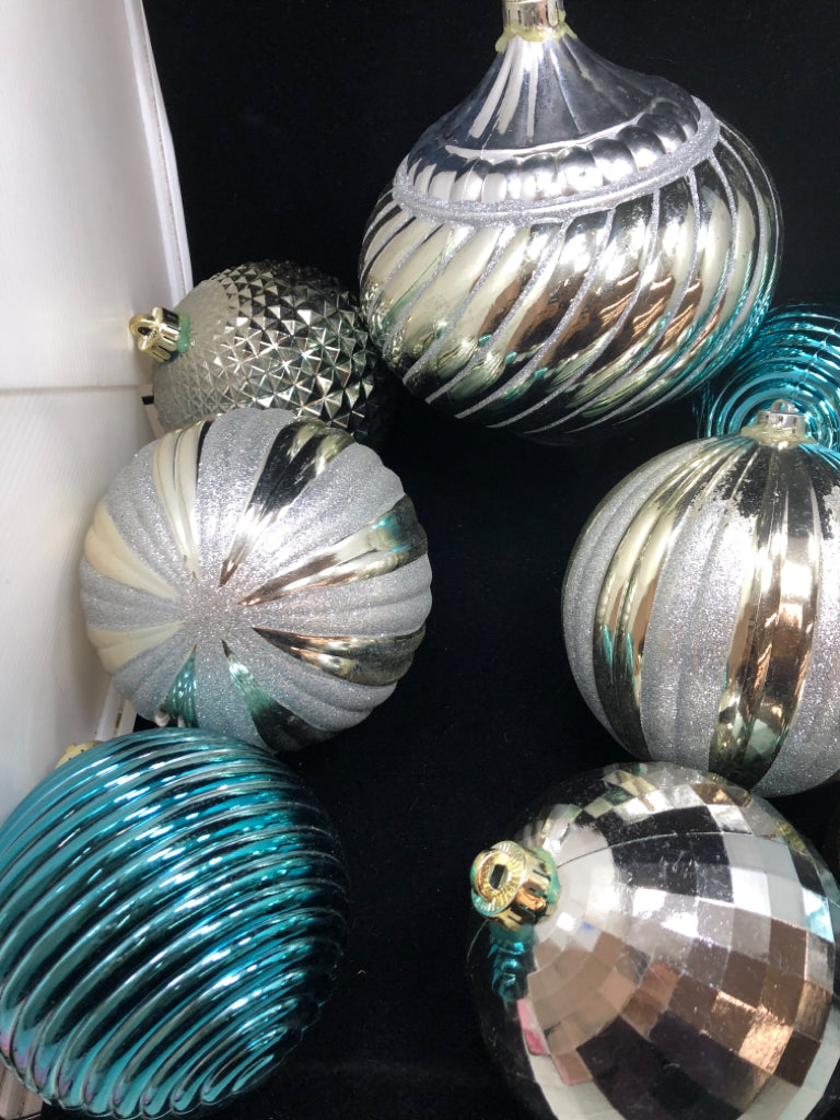 11 LG BLUE/SILVER OUTDOOR ORNAMENTS IN BAG.